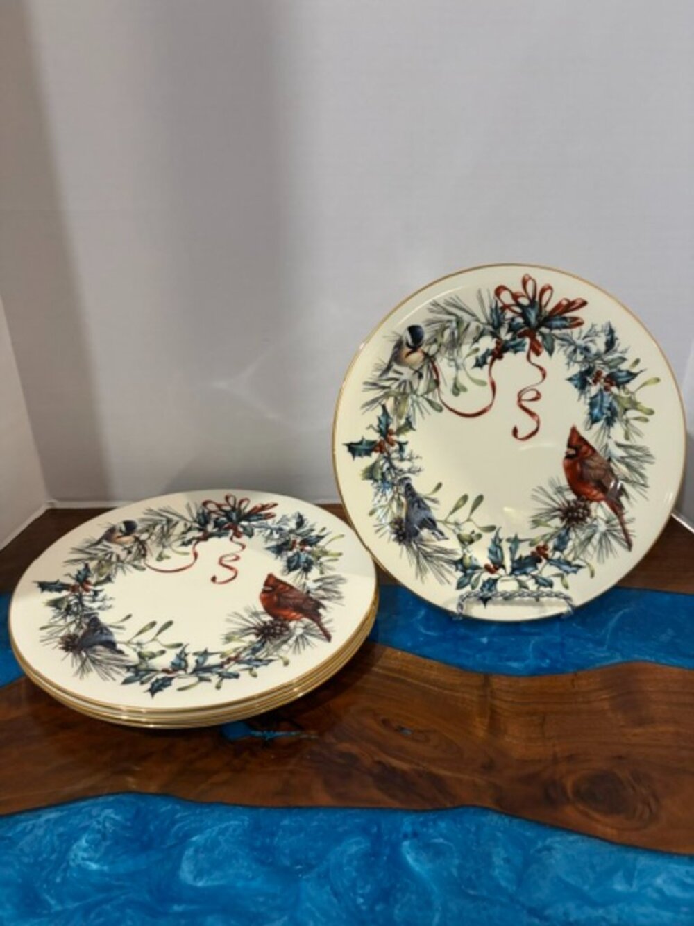 Set of 4 Lenox Winter Greetings Cardinal Birds Millennium Dinner Plates